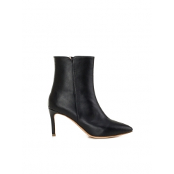 Black leather boots with pointed toe Ginissima