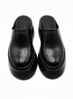 Black leather mules SlipOn Meekee