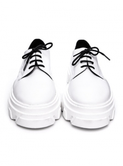 White shoes Fair Meekee