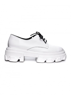White shoes Fair Meekee