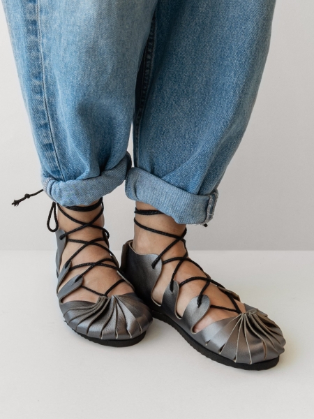 Grey leather sandals Iron Opinca